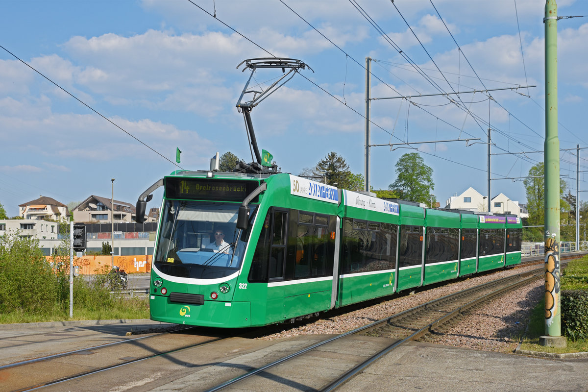 Be 6/8 Combino 322, auf der Linie 14, fährt zur Haltestelle St. Jakob. Die Aufnahme stammt vom 09.04.2020.