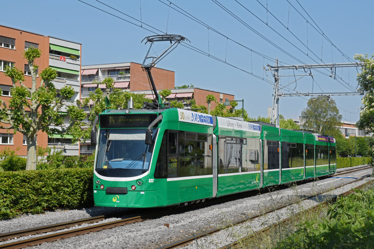 Be 6/8 Combino 322, auf der Linie 14, fährt zur Haltestelle Rothausstrasse. Die Aufnahme stammt vom 17.05.2020.