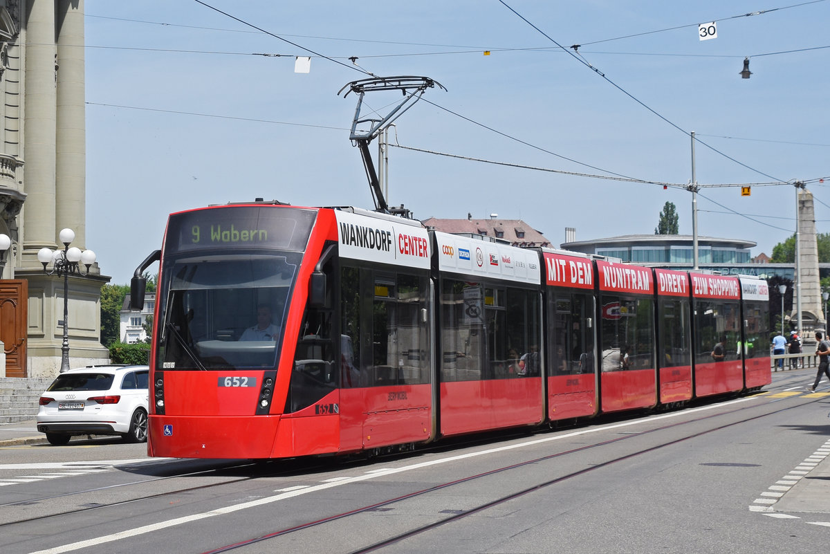 Be 6/8 Combino 652, auf der Linie 9, fährt zur Haltestelle Zytglogge. Die Aufnahme stammt vom 25.06.2019.