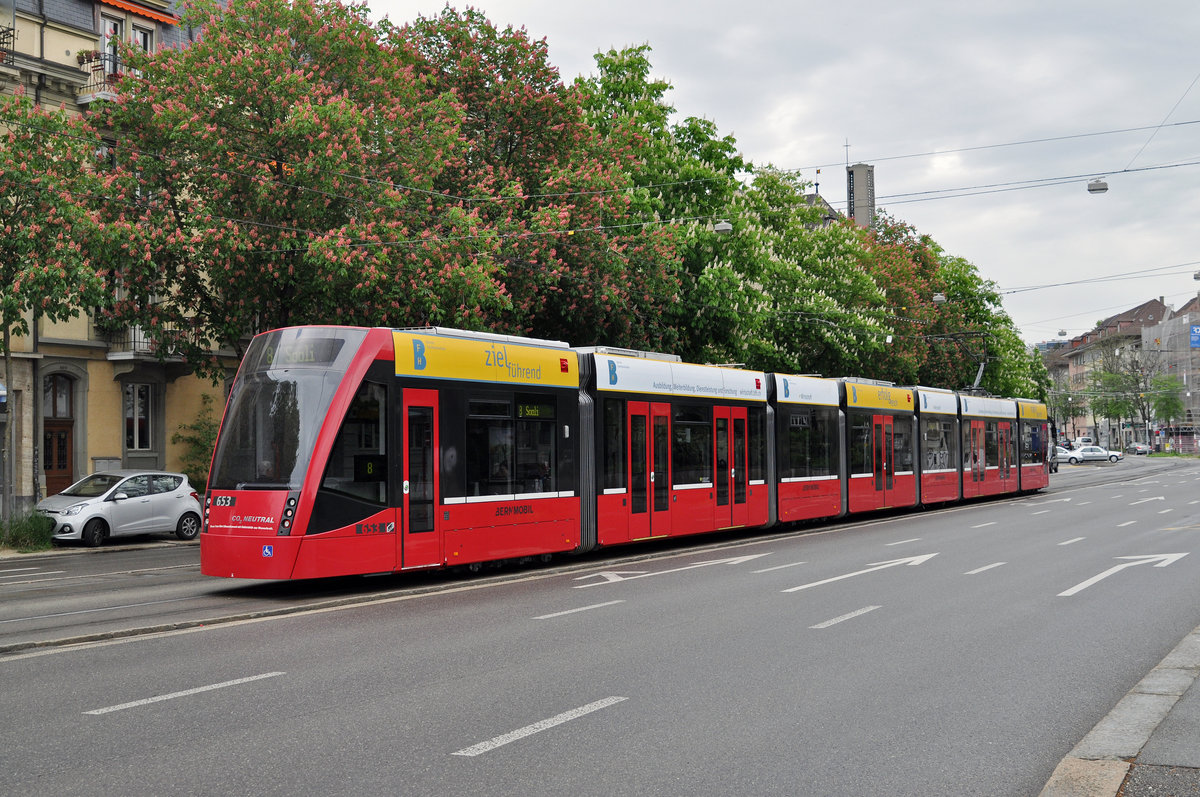 Be 6/8 Combino 653, auf der Linie 8, beim alten Tramdepot Burgernziel. Die Aufnahme stammt vom 09.05.2016.