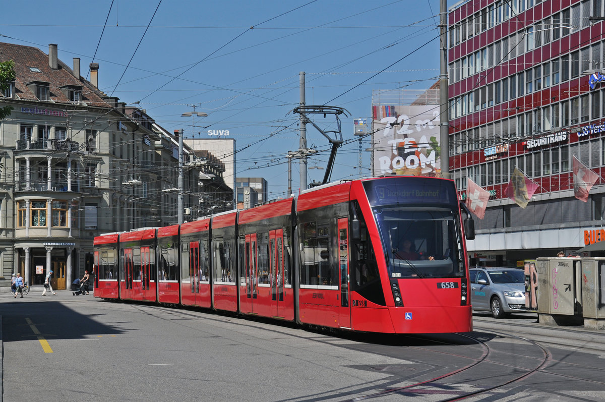 Be 6/8 Combino 658, auf der Linie 9, fährt zur Haltestelle beim Bahnhof Bern. Die Aufnahme stammt vom 09.07.2018.