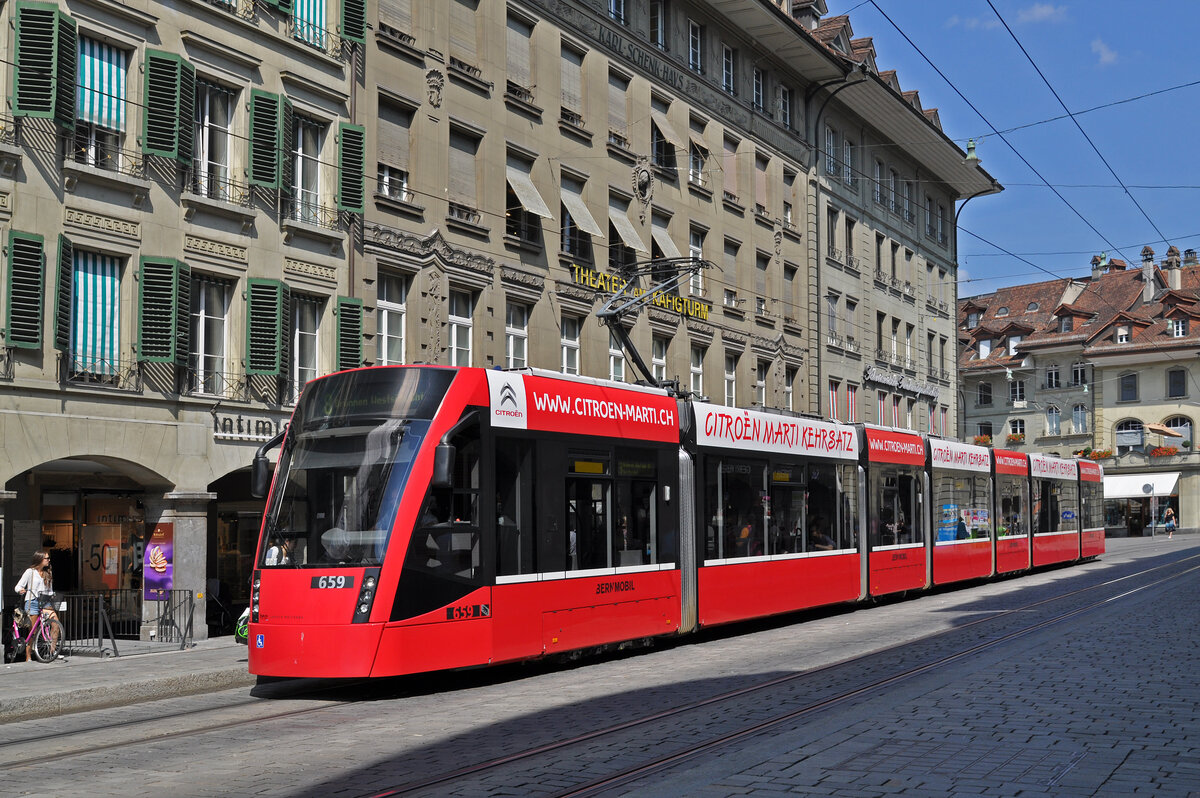 Be 6/8 Combino 659, auf der Linie 8, bedient am 12.08.2015 die Haltestelle Bärenplatz.