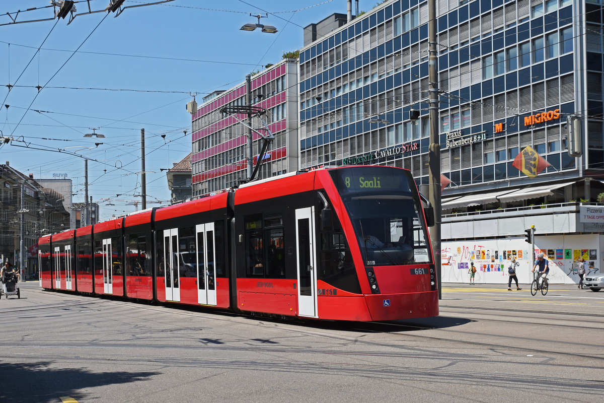 Be 6/8 Combino 661, auf der Linie 8, fährt zur Haltestelle beim Bahnhof Bern. Die Aufnahme stammt vom 24.06.2020.