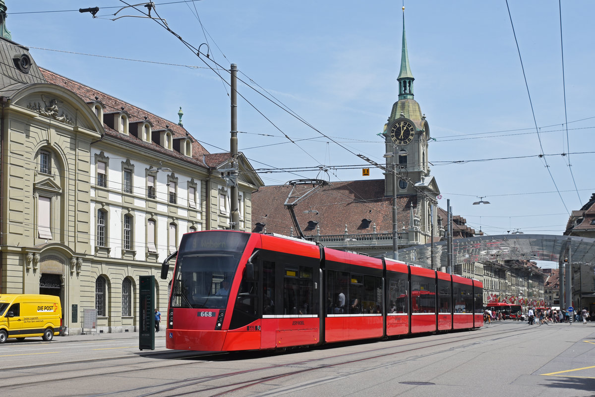 Be 6/8 Combino 668, auf der Linie 9, fährt zur Haltestelle Hirschengraben. Die Aufnahme stammt vom 25.06.2019.