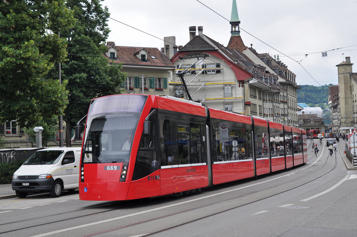 Be 6/8 Combino 669, auf der Linie 9, fährt Richtung Kornhausbrücke. Die Aufnahme stammt vom 09.06.2017.