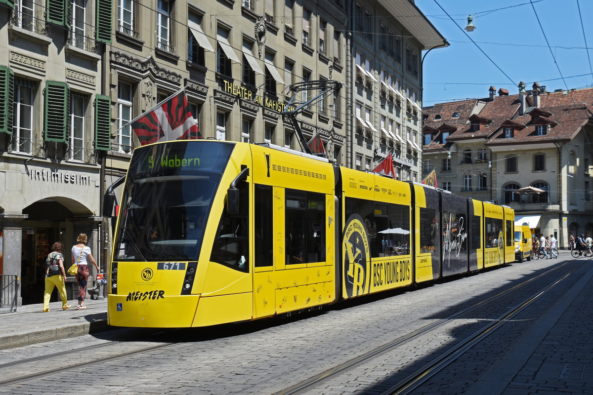 Be 6/8 Combino 671 BSC Young Boys, auf der Linie 9 bedient die Haltestelle Bärenplatz. Die Aufnahme stammt vom 24.06.2020.