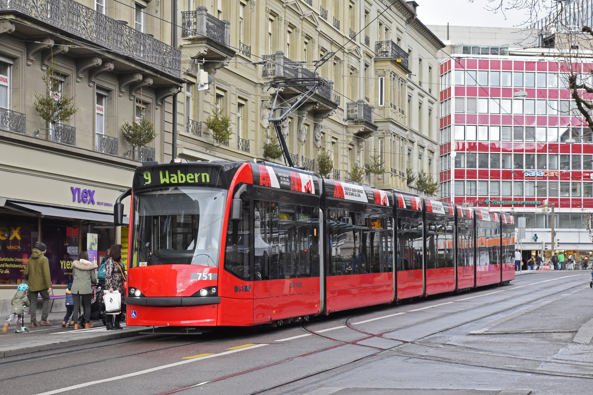 Be 6/8 Combino 751, auf der Linie 9, bedient die Haltestelle Hirschengraben. Die Aufnahme stammt vom 21.12.2019.