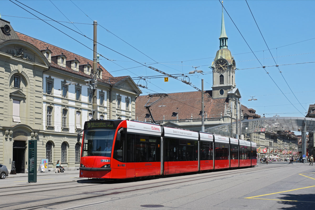 Be 6/8 Combino 752, auf der Linie 8, fährt zur Haltestelle Hirschengraben. Die Aufnahme stammt vom 24.06.2020.