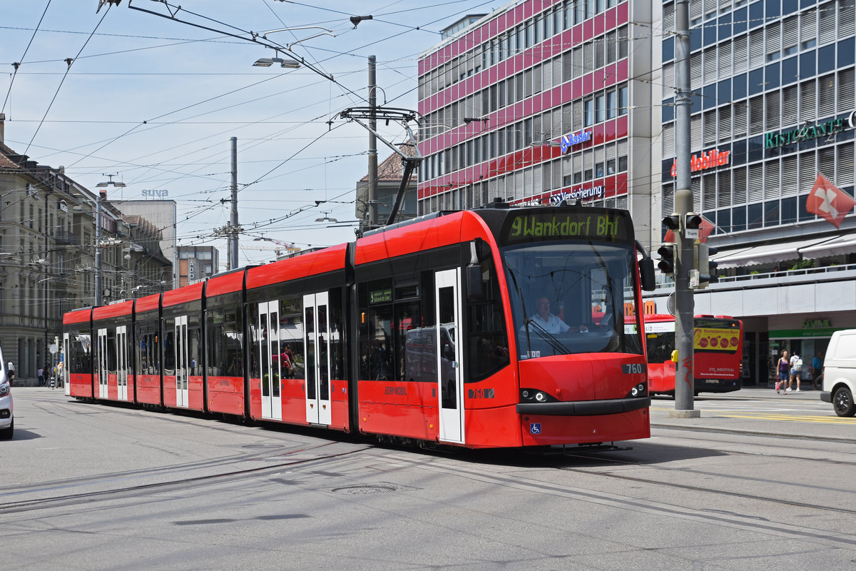 Be 6/8 Combino 760, auf der Linie 9, fährt zur Haltestelle beim Bahnhof Bern. Die Aufnahme stammt vom 25.06.2019.