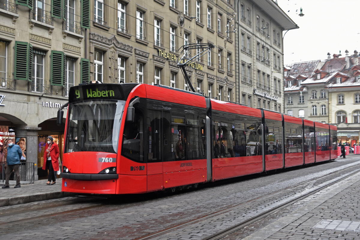 Be 6/8 Combino 760, auf der Linie 9, bedient die Haltestelle Bärenplatz. Die Aufnahme stammt vom 06.12.2021.