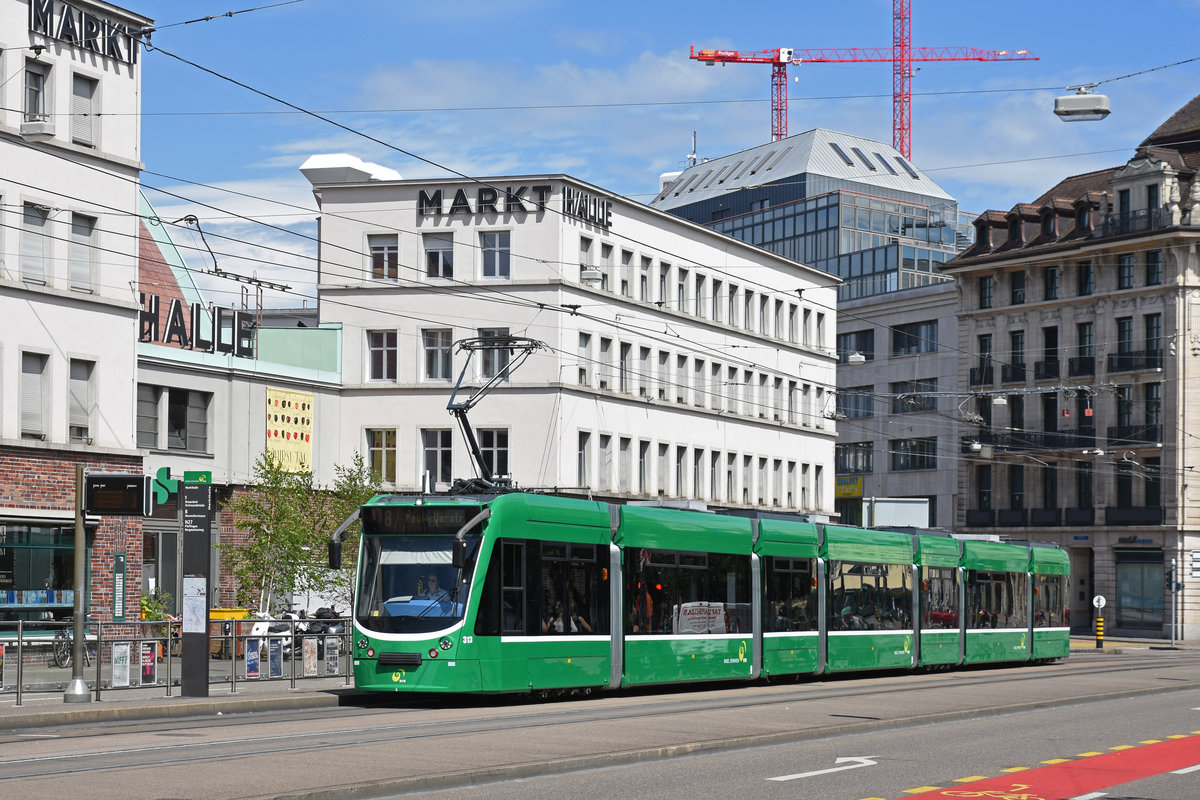 Be 6/8 Combino, auf der Linie 8, fährt zur Haltestelle Markthalle. Die Aufnahme stammt vom 24.06.2018.