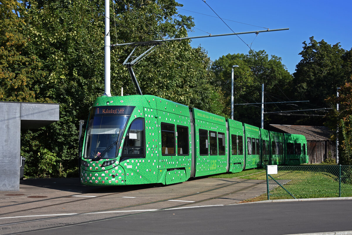 Be 6/8 Flexity 5006  Gross und Glai syt 125 Joor verbunde , auf der bis zum Eglisee verlängerten Linie 1, wartet in der Schlaufe beim Eglisee. Die Aufnahme stammt vom 13.09.2021.