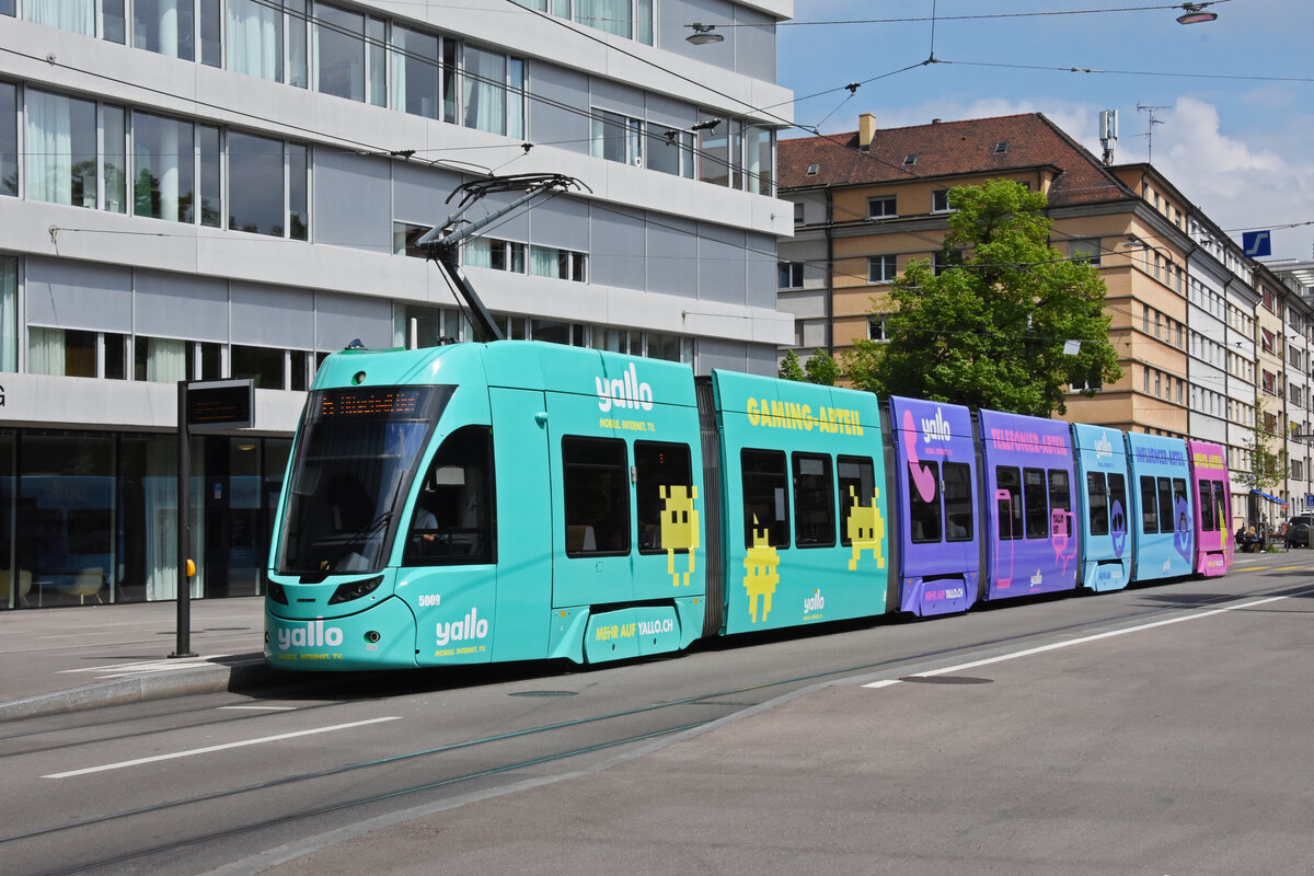Be 6/8 Flexity 5009 mit der Yallo Werbung, auf der Linie 6, bedient die Haltestelle Gewerbeschule. Die Aufnahme stammt vom 27.04.2022.