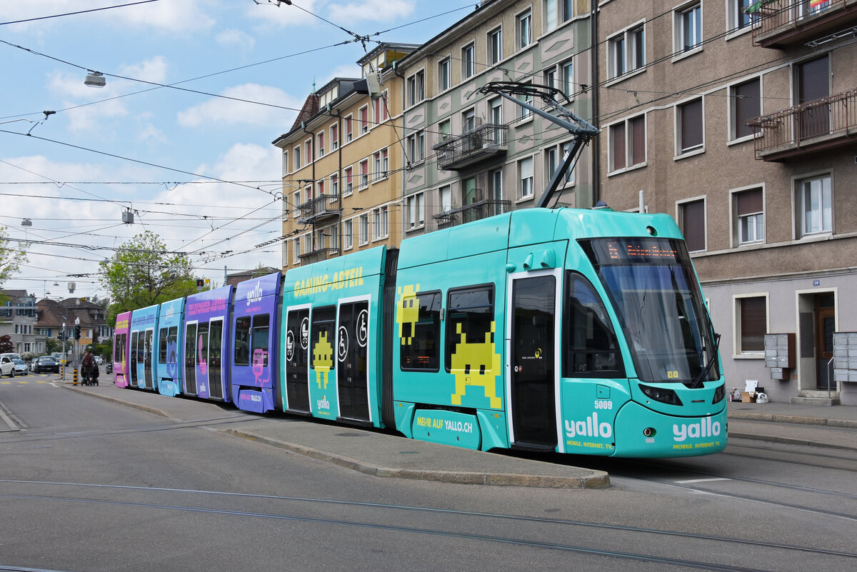 Be 6/8 Flexity 5009 mit der Yallo Werbung, auf der Linie 6, bedient die Haltestelle Morgartenring. Die Aufnahme stammt vom 27.04.2022.