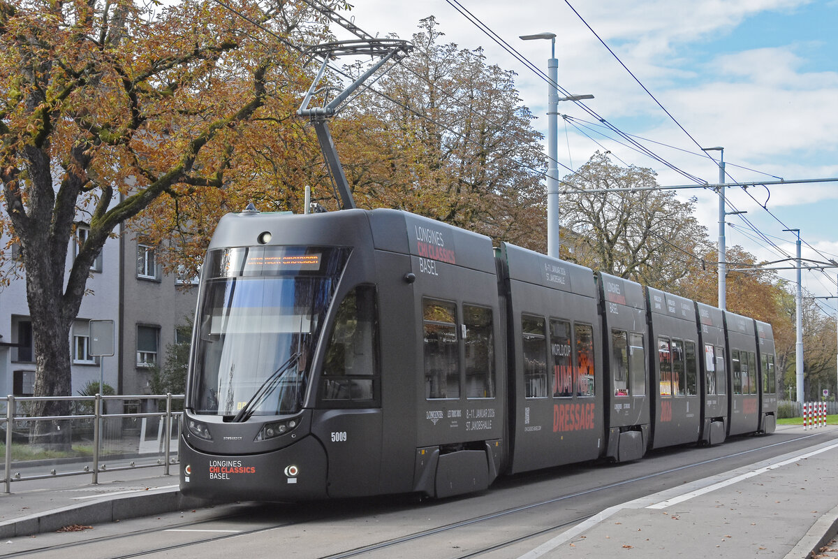 Be 6/8 Flexity 5009 mit der Werbung für Pferdeanlässe in Basel, auf der Linie 2, bedient am 02.09.2025 die Endstation am Eglisee. Aufnahme Basel.