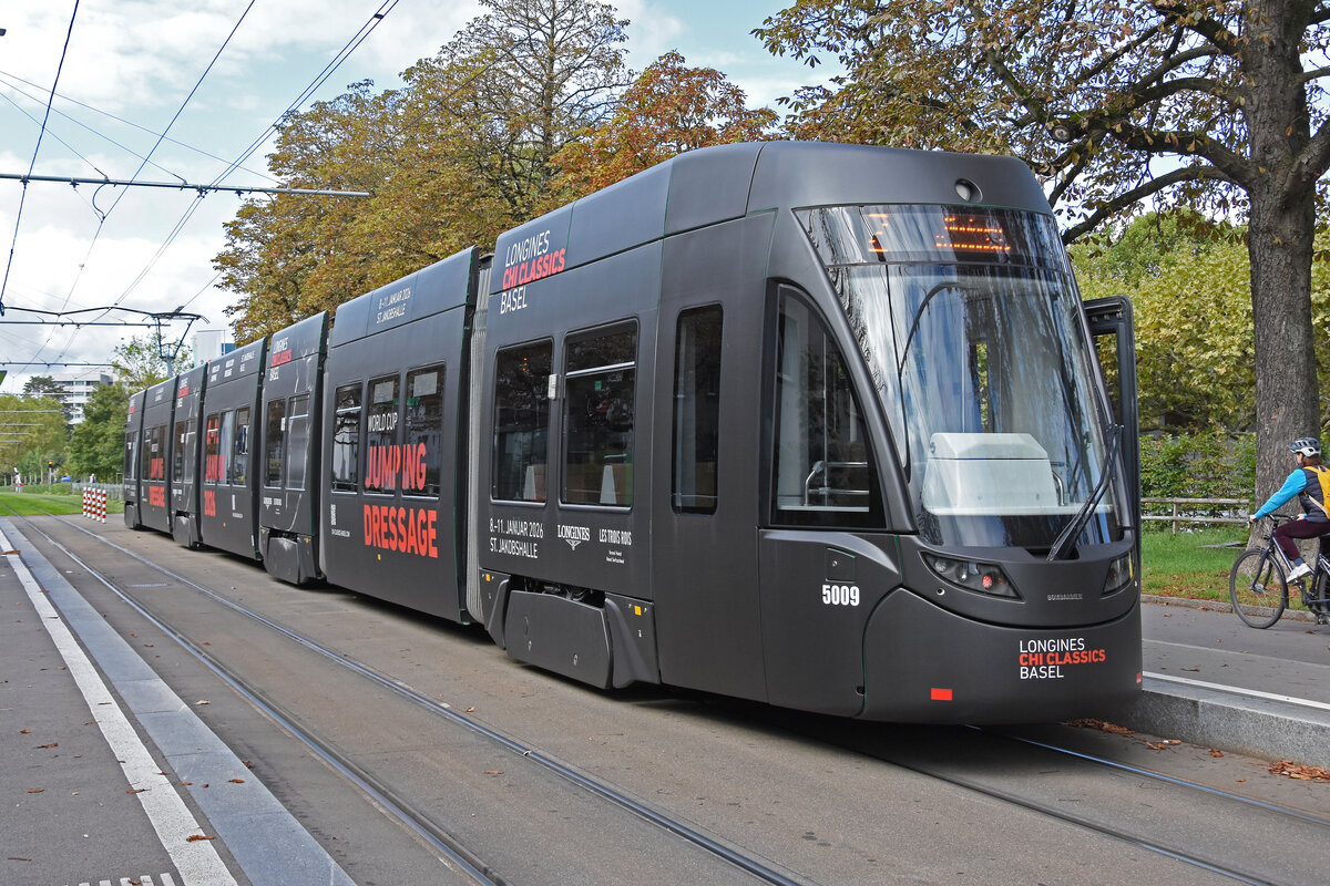 Be 6/8 Flexity 5009 mit der Werbung für Pferde Anlässe in Basel, auf der Linie 2, bedient am 02.09.2025 die Haltestelle Eglisee. Aufnahme Basel.