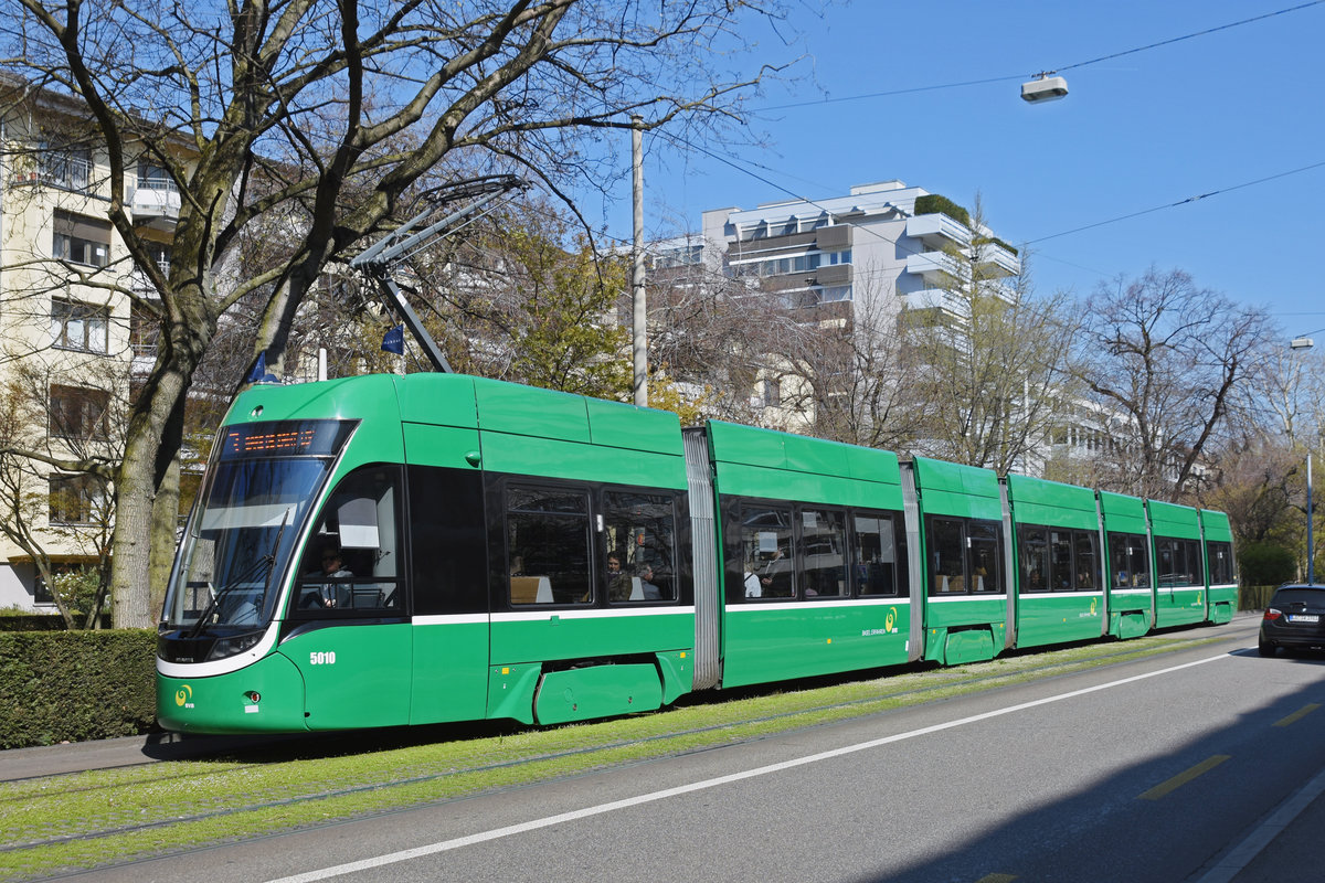 Be 6/8 Flexity 5010, auf der Linie 3, fährt zur Haltestelle Aeschenplatz. Die Aufnahme stammt vom 29.03.2019.