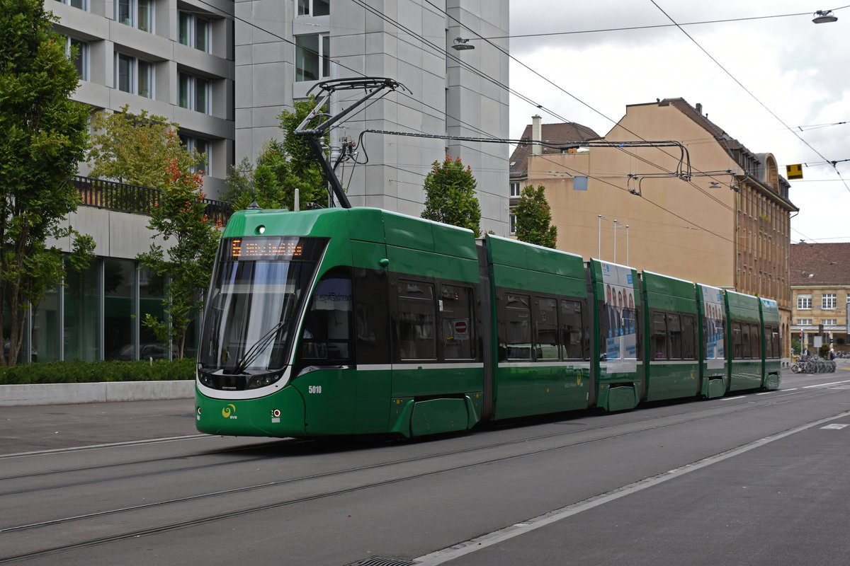 Be 6/8 Flexity 5010, auf der Linie 6, fährt zur Haltestelle Gewerbeschule. Die Aufnahme stammt vom 30.09.2019.