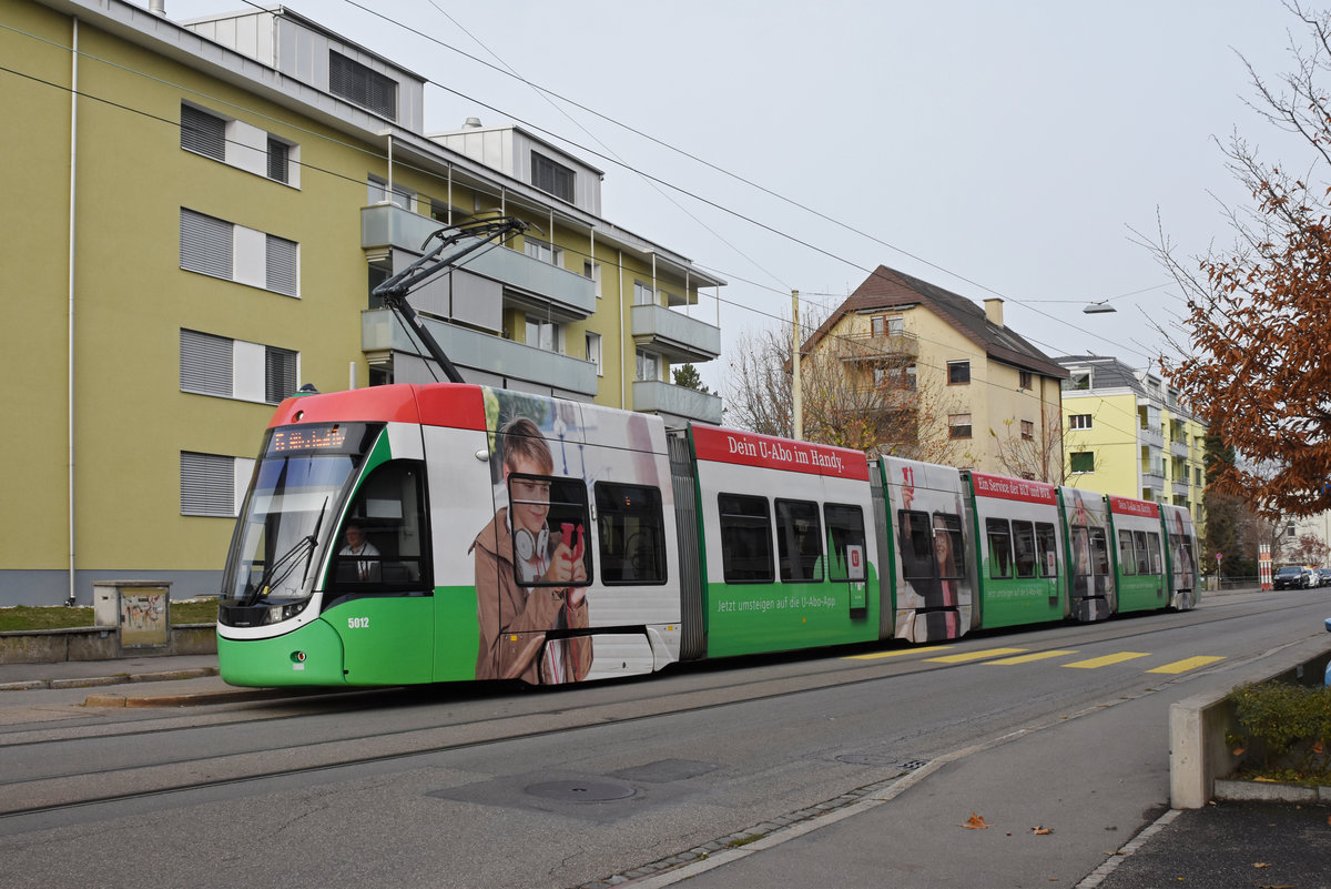 Be 6/8 Flexity 5012 mit der U-Abo Werbung, auf der Linie 6, bedient die Haltestelle Merkurstrasse. Die Aufnahme stammt vom 28.11.2018.