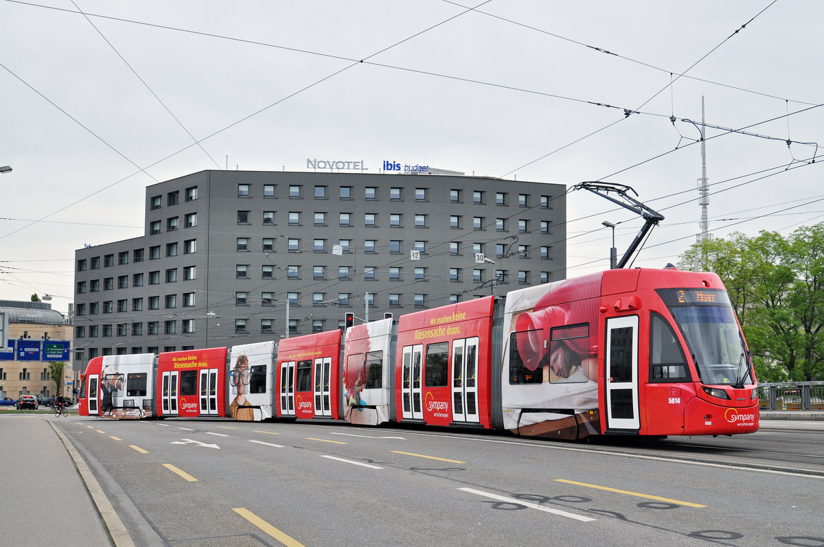 Be 6/8 Flexity 5014, mit der Sympany, auf der Linie 2, fährt zur Haltestelle Münchensteinerstrasse. Die Aufnahme stammt vom 11.05.2017.