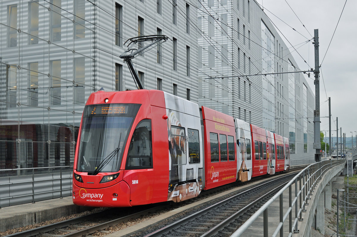 Be 6/8 Flexity 5014, mit der Sympany, auf der Linie 2, fährt zur Haltestelle Peter Merian. Die Aufnahme stammt vom 11.05.2017.