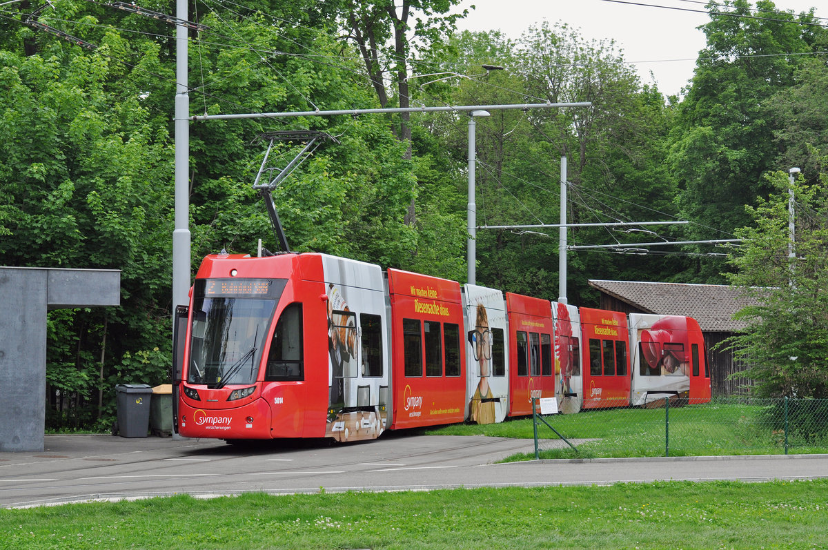 Be 6/8 Flexity 5014, mit der Sympany, auf der Linie 2, wartet in der Schlaufe beim Eglisee. Die Aufnahme stammt vom 11.05.2017.