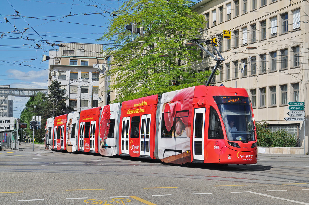 Be 6/8 Flexity 5014, mit der Sympany, auf der Linie 8, verlässt die Haltestelle Dreirosenbrücke. Die Aufnahme stammt vom 14.05.2017.