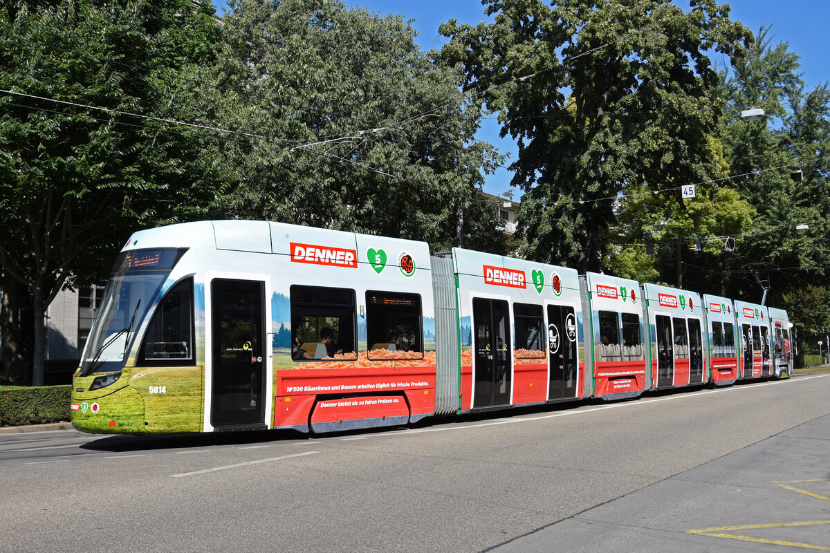 Be 6/8 Flexity 5014 mit der Denner Werbung, auf der Linie 3, fährt zur Haltestelle Hardstrasse. Die Aufnahme stammt vom 02.09.2021.