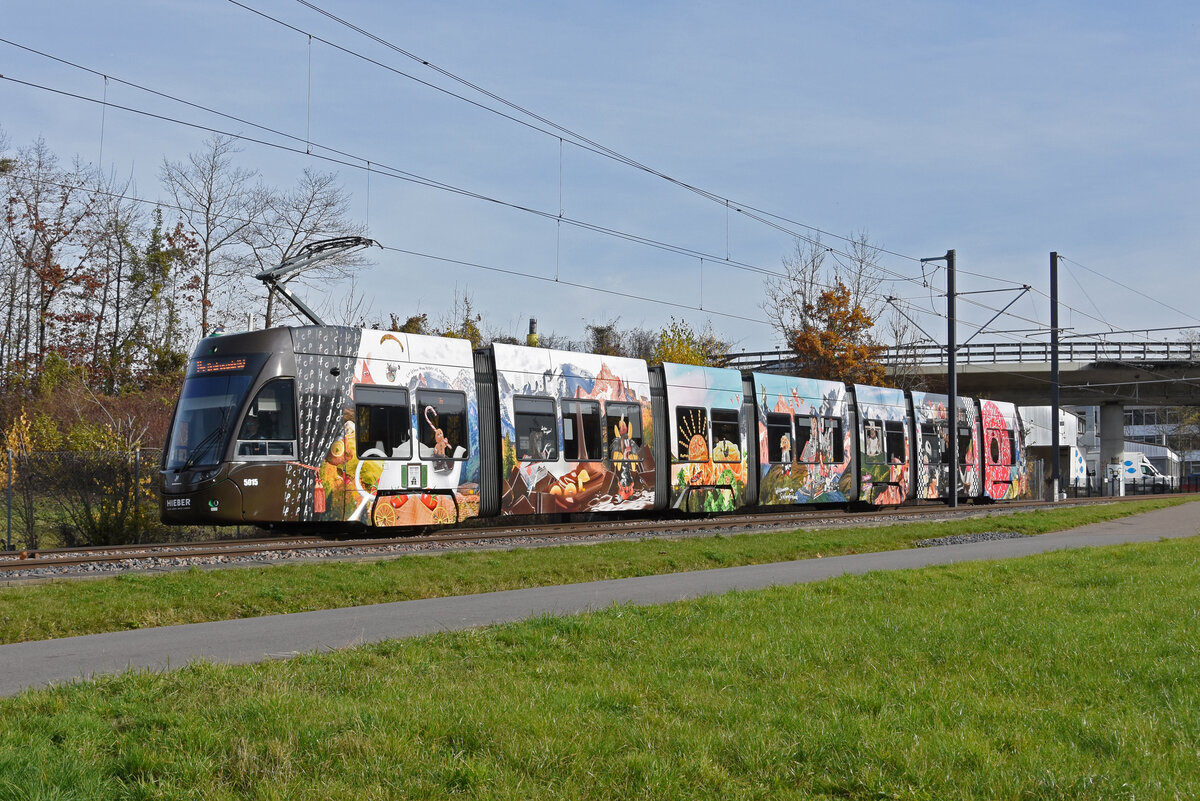 Be 6/8 Flexity 5015 mit der Hieber Werbung, auf der Linie 14, fährt zur Haltestelle Rothausstrasse. Die Aufnahme stammt vom 18.11.2021.