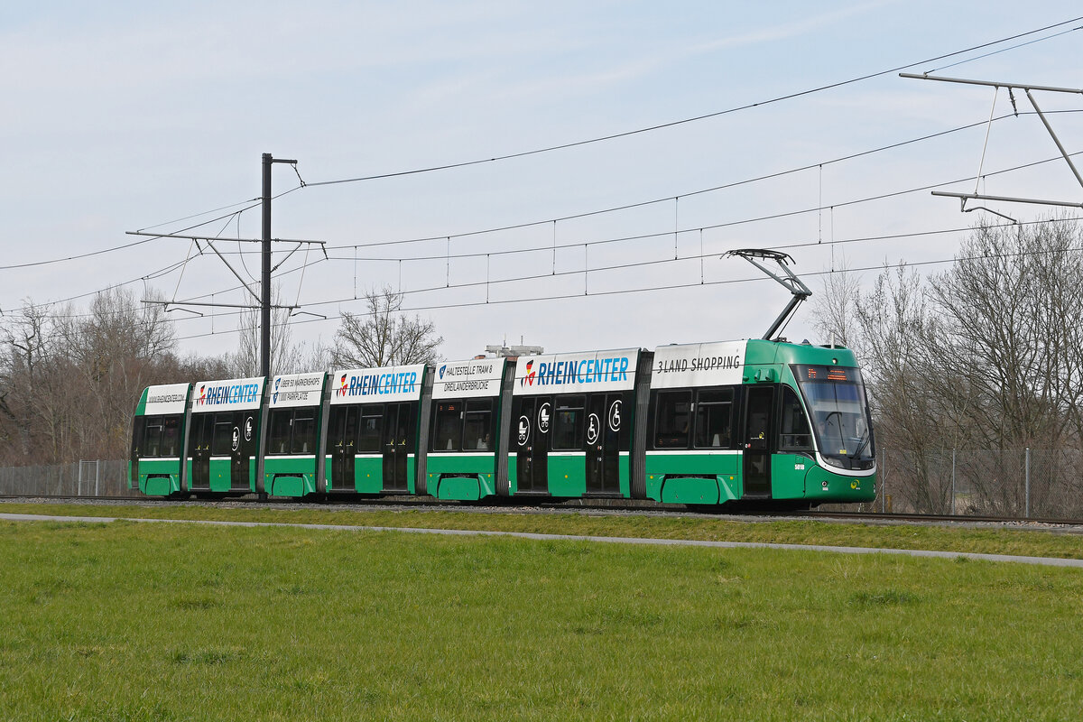 Be 6/8 Flexity 5018, auf der Linie 14, fährt am 07.03.2023 zur Haltestelle Lachmatt.