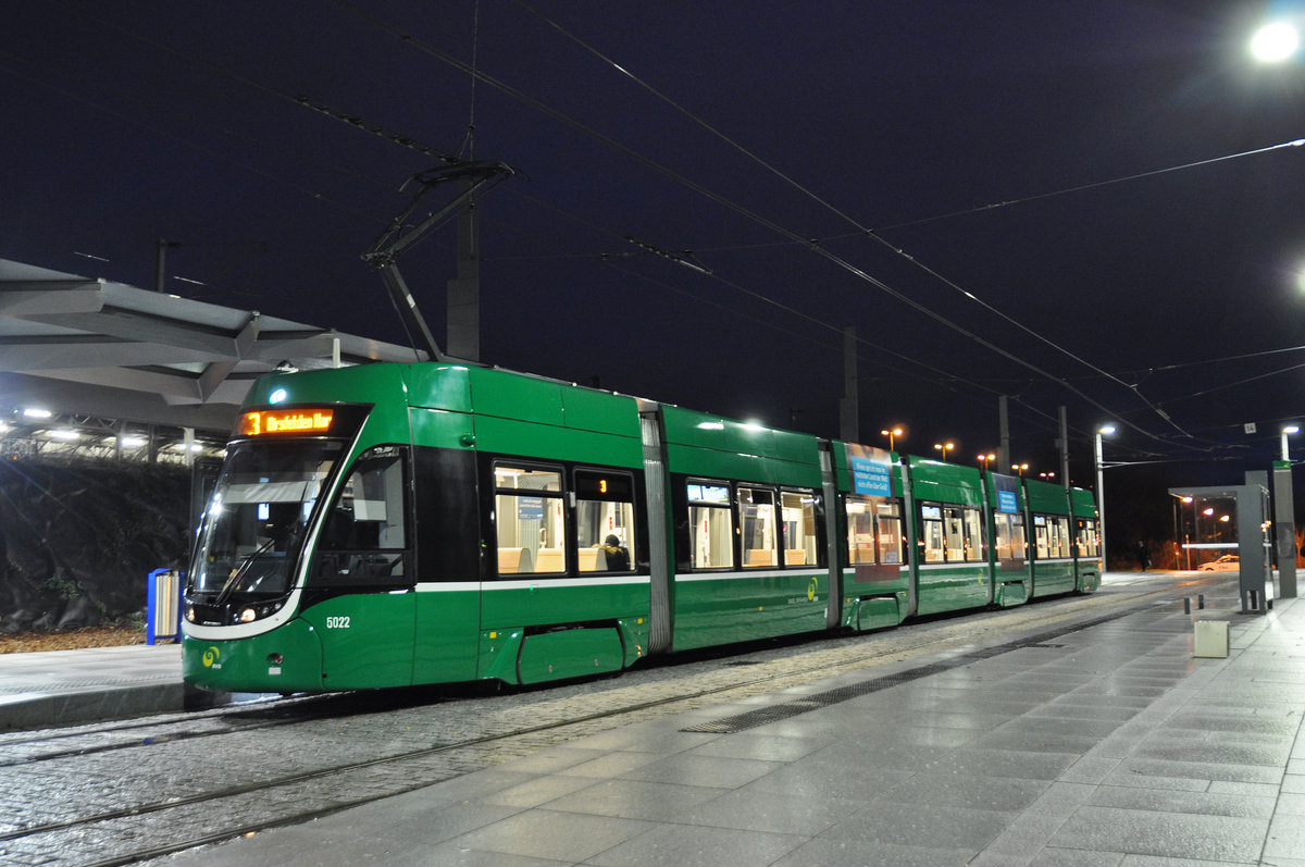 Be 6/8 Flexity 5022, auf der Linie 3, wartet an der Endstation beim Bahnhof Saint Louis. Dies ist meine erste offizielle Fahrt nach Frankreich. Die Aufnahme stammt vom 03.01.2018.