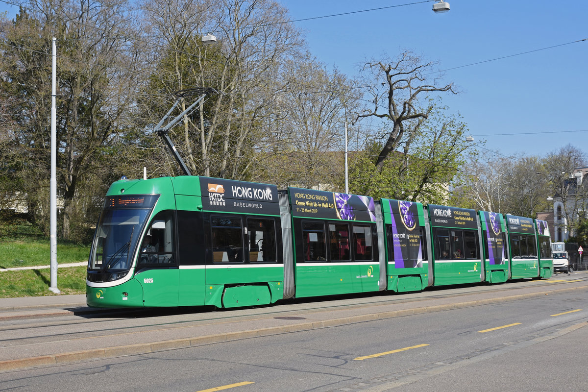 Be 6/8 Flexity 5025, auf der Linie 3, bedient die Haltestelle St. Alban Tor. Die Aufnahme stammt vom 29.03.2019.