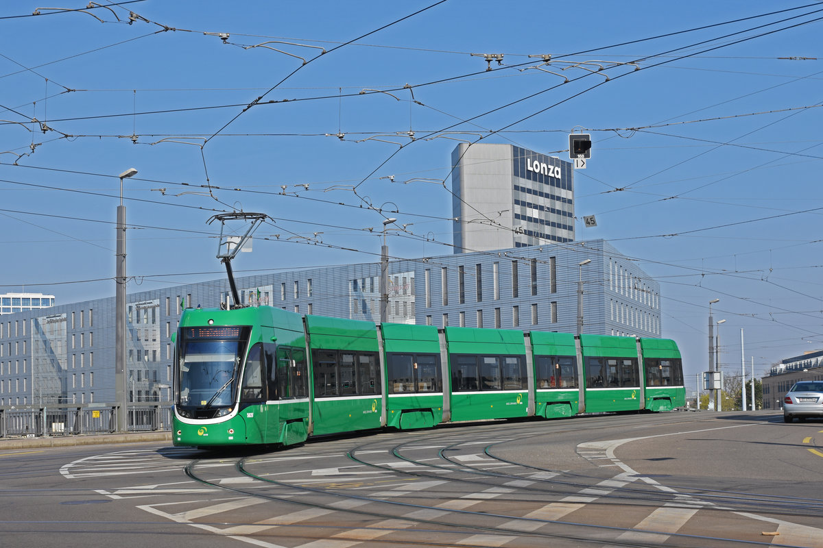 Be 6/8 Flexity 5026, auf der Linie 1, fährt wegen einer Störung auf dem Netz zum Depot Dreispitz um zu Wenden. Die Aufnahme stammt vom 26.03.2020.
