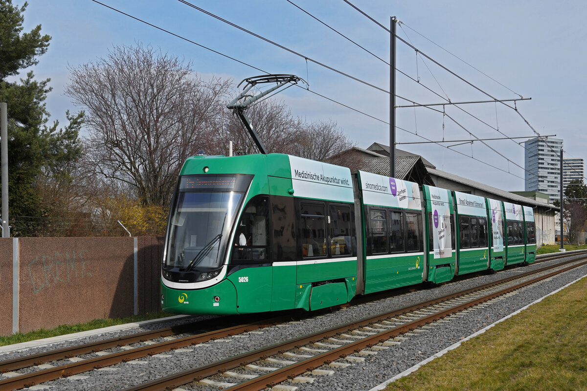 Be 6/8 Flexity 5026, auf der Linie 14, fährt am 07.03.2023 zur Haltestelle Kästeli.