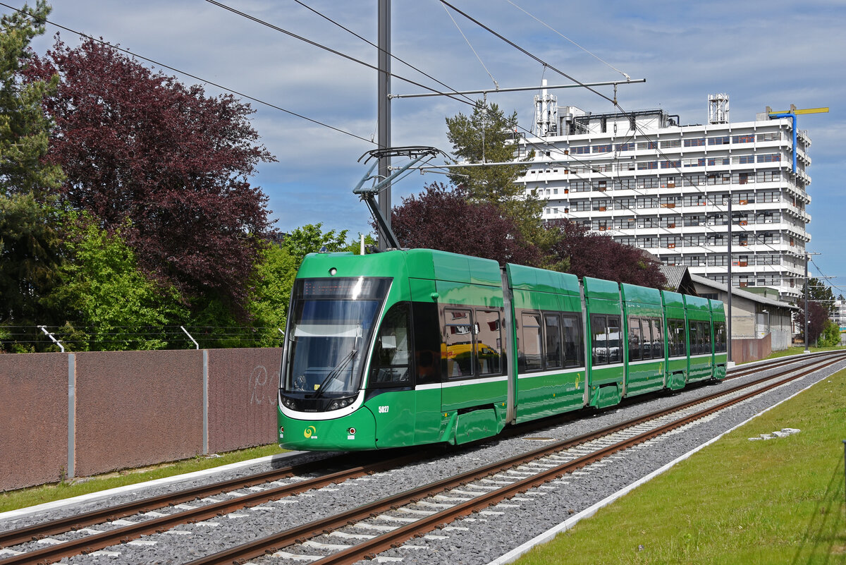 Be 6/8 Flexity 5027, auf der Linie 14, fährt zur Haltestelle Kästeli. Die Aufnahme stammt vom 08.05.2021.
