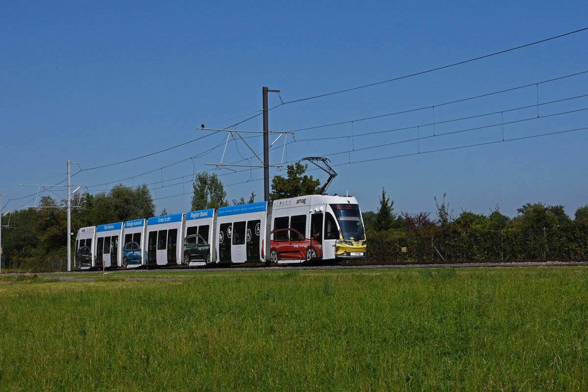 Be 6/8 Flexity 5028 mit der AMAG Werbung, auf der Linie 14, fährt zur Haltestelle Lachmatt. Die Aufnahme stammt vom 01.09.2021.