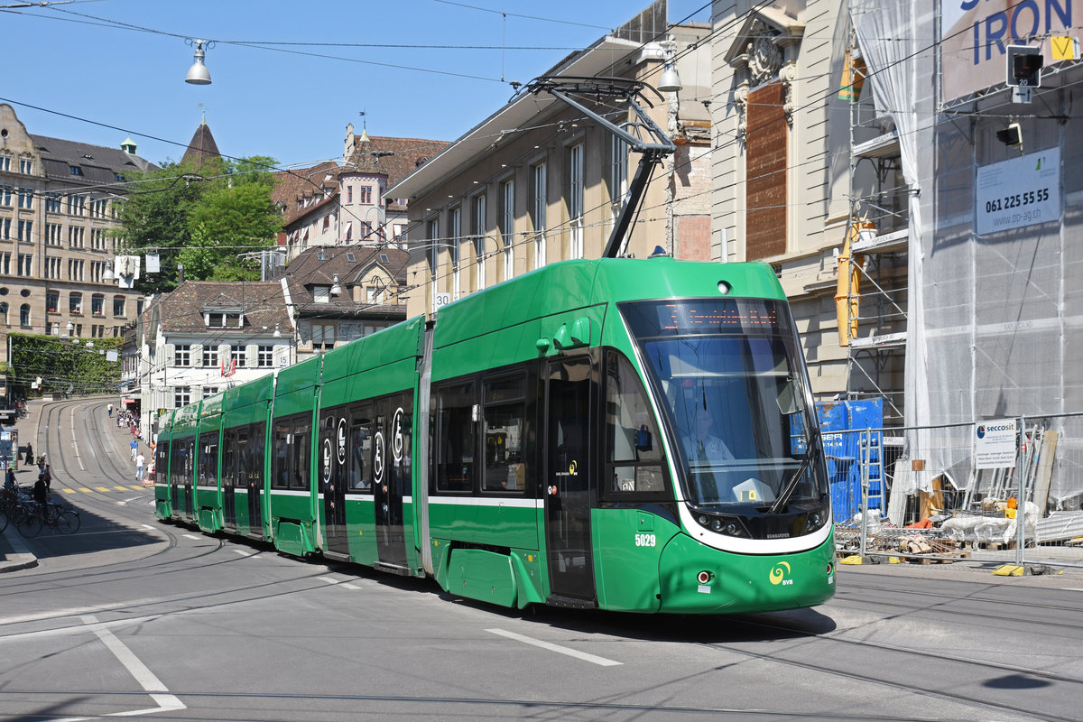 Be 6/8 Flexity 5029, auf der Linie 3, fährt den Steinenberg hoch zur Haltestelle Bankverein. Die Aufnahme stammt vom 13.07.2018.