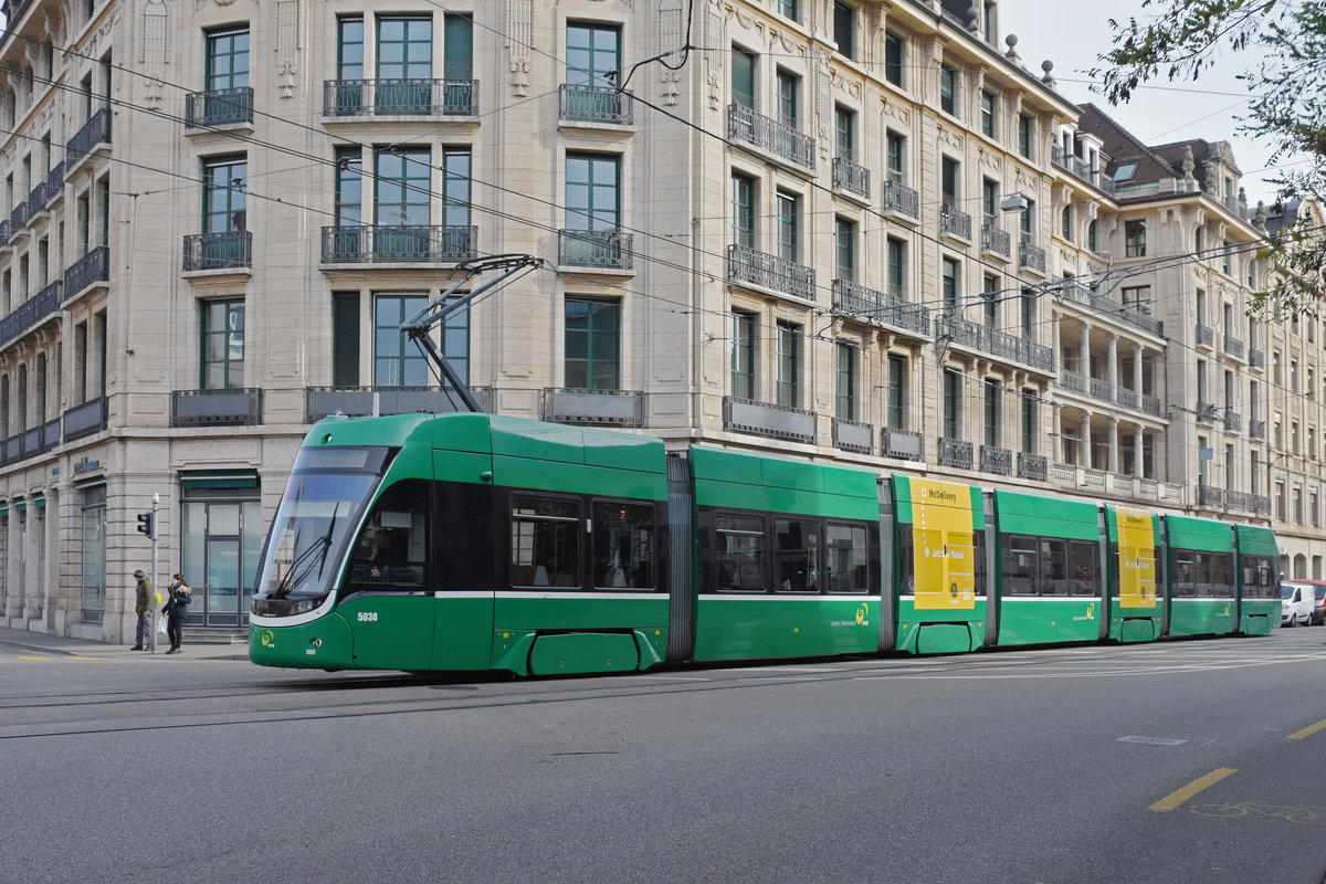 Be 6/8 Flexity 5030, auf der Linie 2, fährt zur Haltestelle Markthalle. Die Aufnahme stammt vom 14.11.2019.