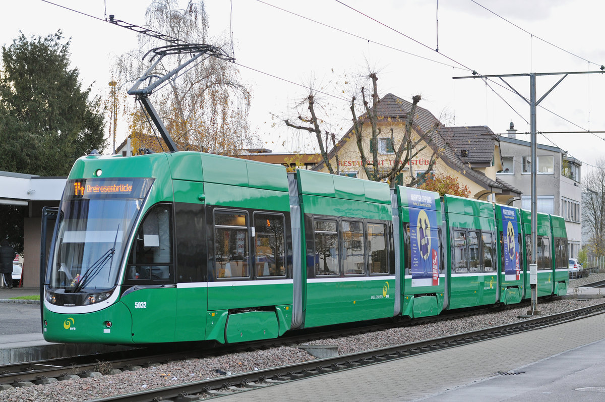 Be 6/8 Flexity 5032, auf der Linie 14,wartet an der Endstation in Pratteln. Die Aufnahme stammt vom 25.11.2017.