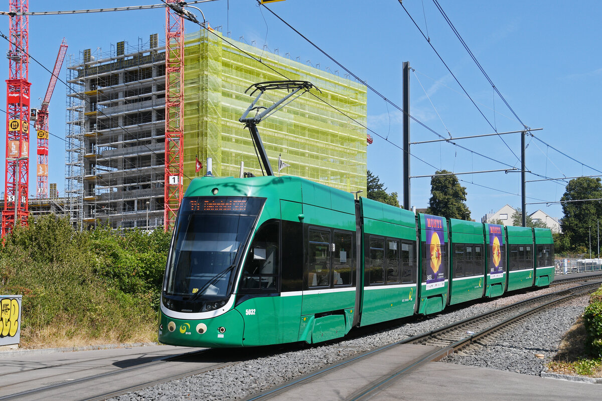 Be 6/8 Flexity 5032, auf der Linie 14, f�hrt am 20.07.2026 zur Haltestelle St. Jakob. Aufnahme Basel.