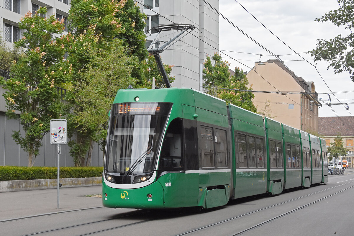 Be 6/8 Flexity 5034, auf der Linie 21, f�hrt am 10.08.2026 zur Haltestelle Gewerbeschule. Aufnahme Basel.