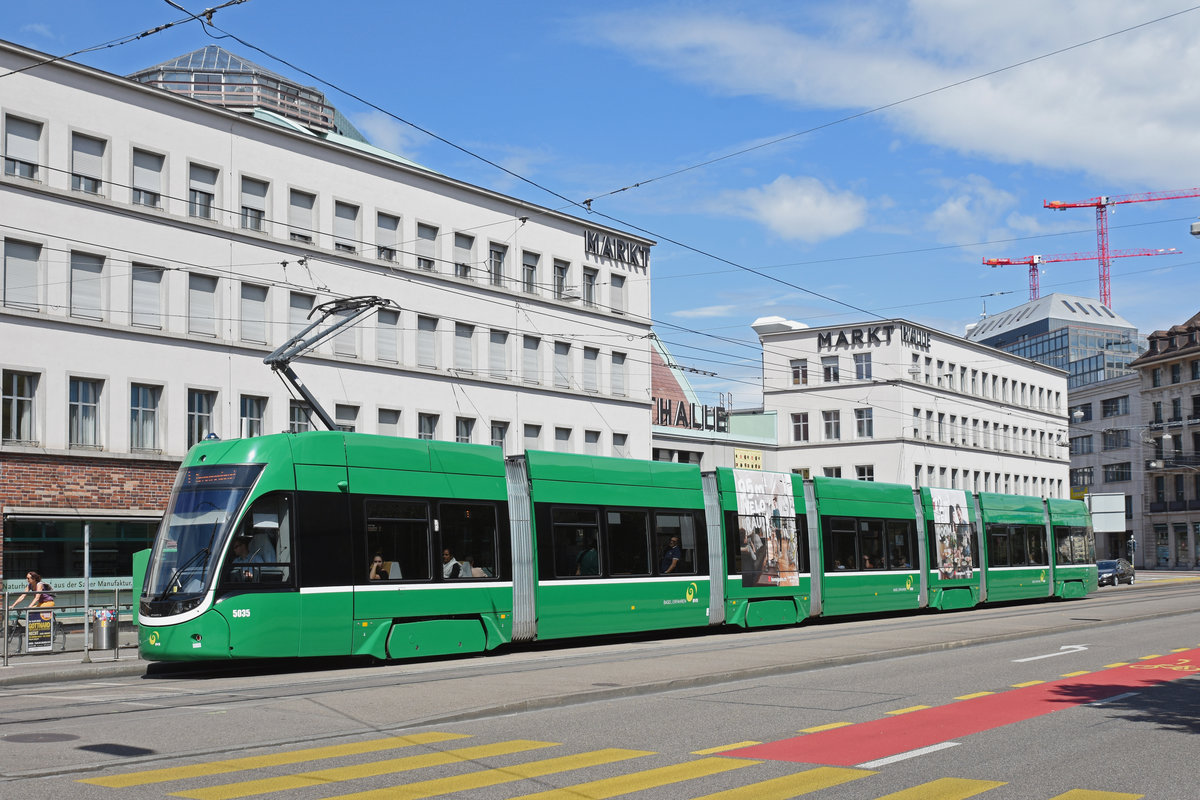 Be 6/8 Flexity 5035, auf der Linie 1, bedient die Haltestelle Markthalle. Die Aufnahme stammt vom 24.06.2018.