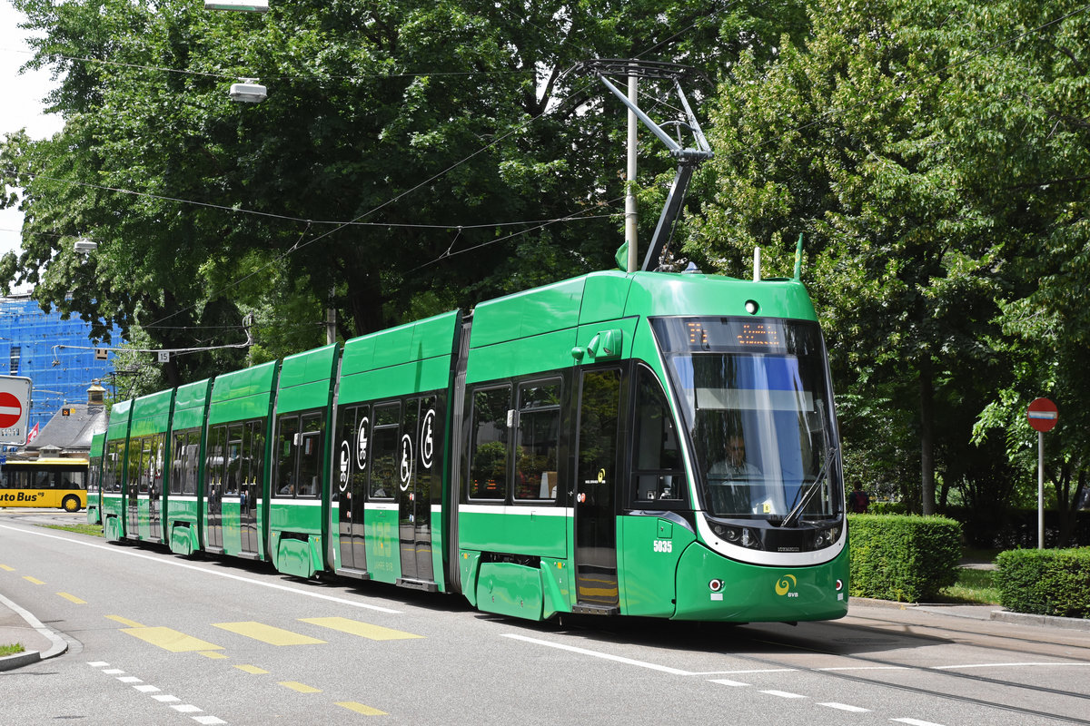 Be 6/8 Flexity 5035, auf der Linie 14, fährt zur Haltestelle Hardstrasse. Die Aufnahme stammt vom 15.06.2020.