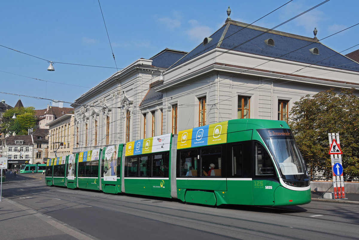 Be 6/8 Flexity 5035, auf der Linie 14, fährt den Steinenberg hinunter zur Haltestelle Barfüsserplatz. Die Aufnahme stammt vom 17.09.2020.