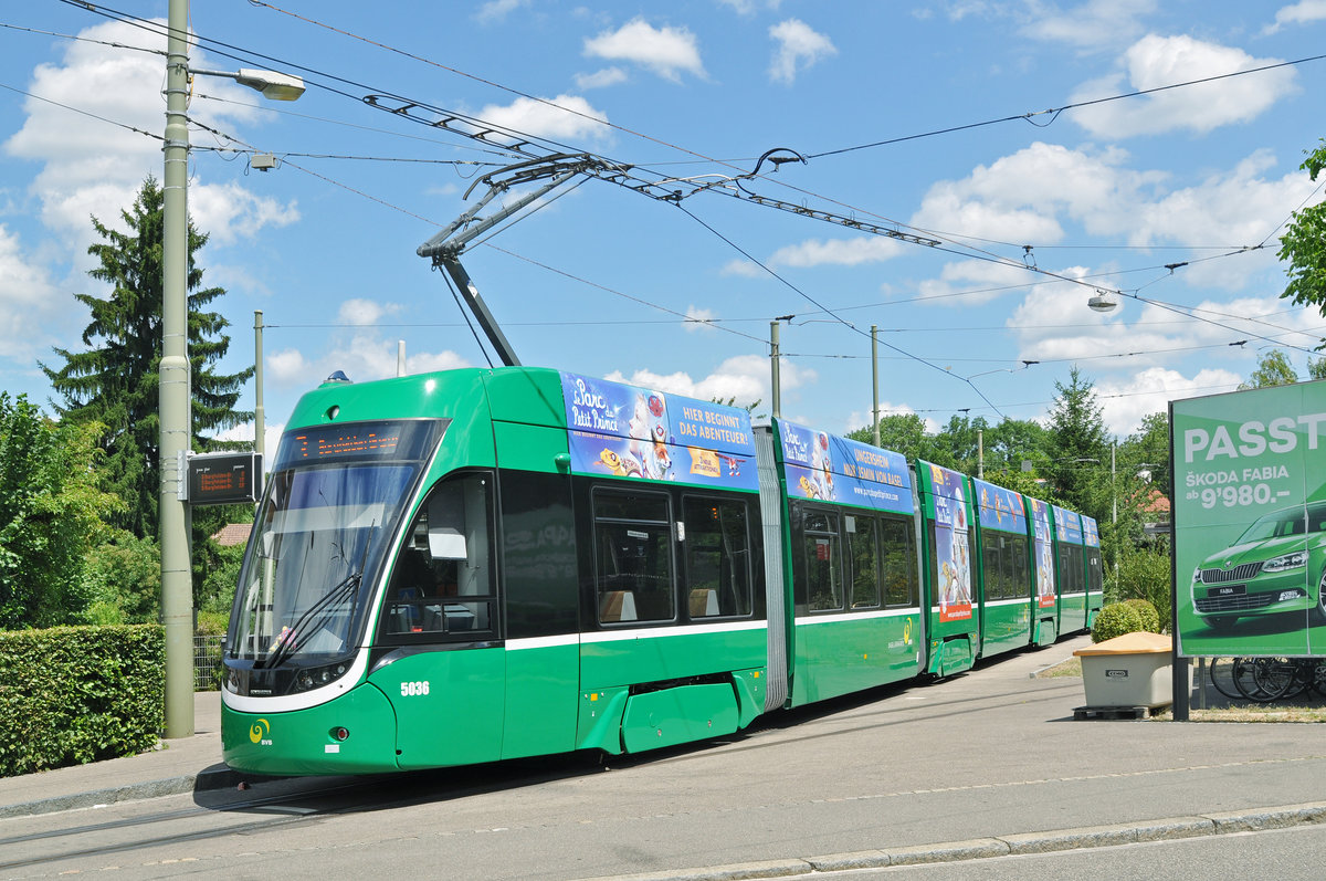 Be 6/8 Flexity 5036, auf der Linie 3, wartet an der Endstation Birsfelden Herd. Die Aufnahme stammt vom 25.06.2017.