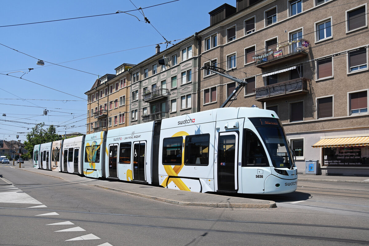 Be 6/8 Flexity 5036 mit der Swatch Werbung, auf der Linie 6, wartet am 14.06.2023 an der Haltestelle Morgartenring.