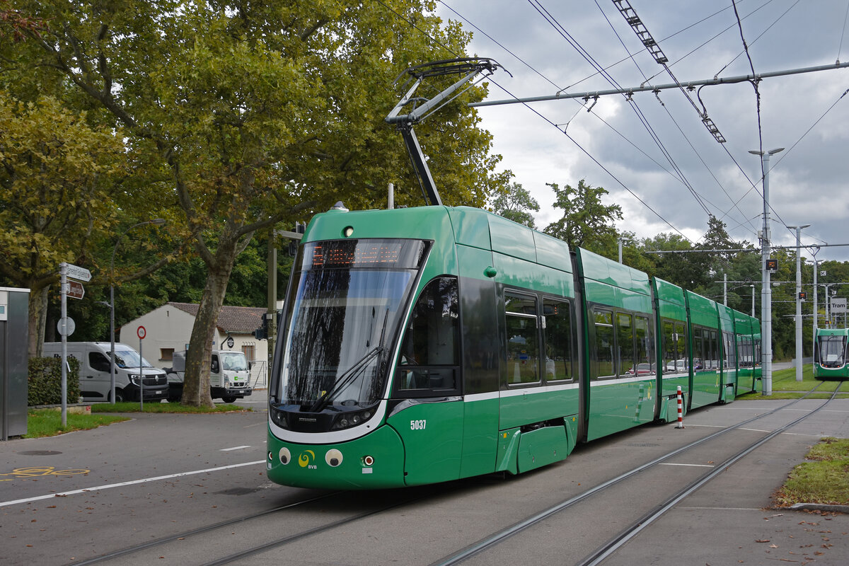 Be 6/8 Flexity 5037, auf der Linie 6, fährt am 02.09.2025 bei der Haltestelle Eglisee ein. Aufnahme Basel.