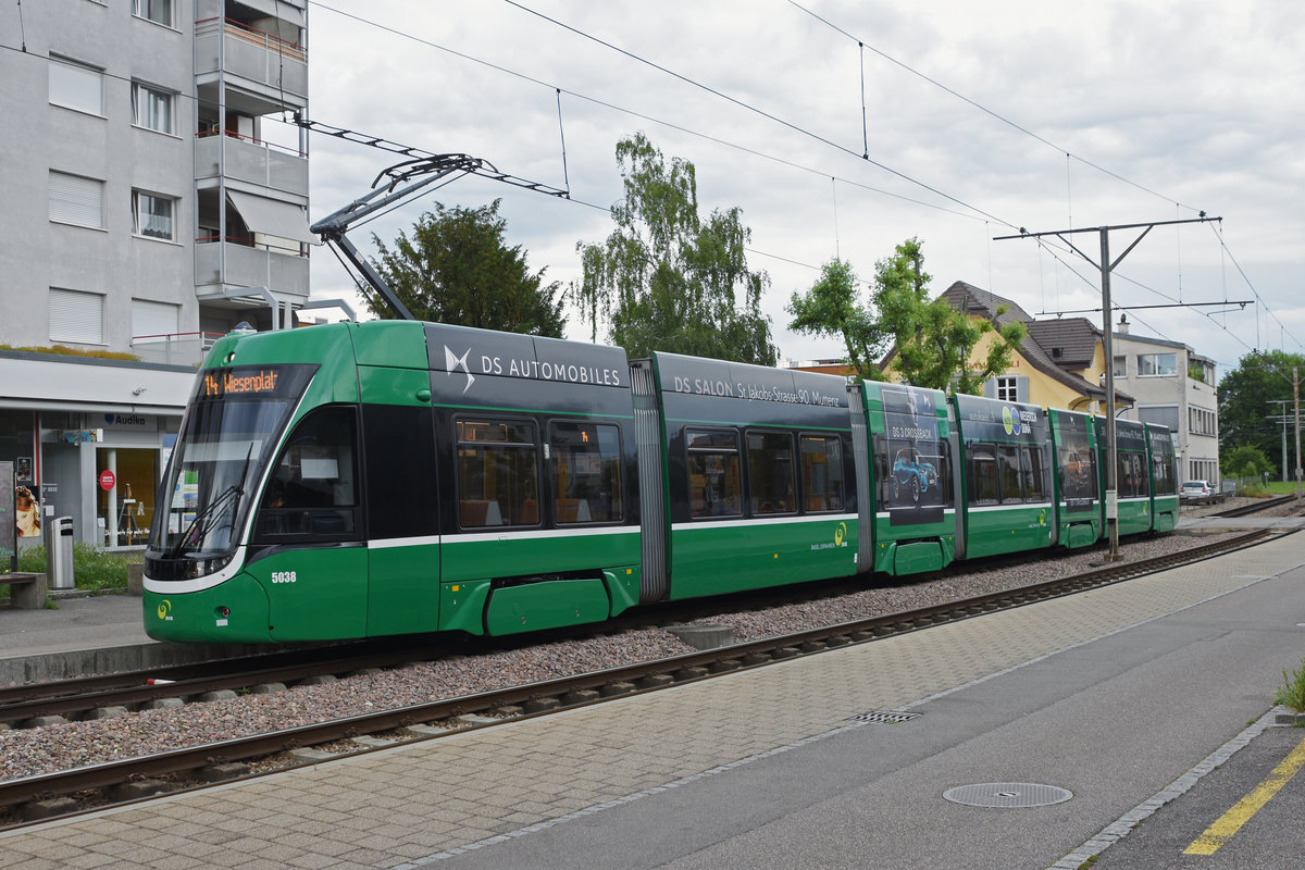Be 6/8 Flexity 5038, auf der Linie 14, wartet an der Endstation in Pratteln. Die Aufnahme stammt vom 15.06.2019.