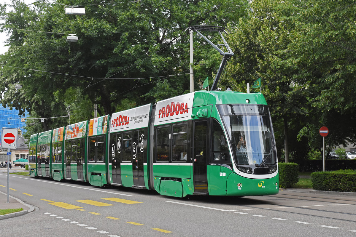 Be 6/8 Flexity 5038, auf der Linie 3, fährt zur Haltestelle Hardstrasse. Die Aufnahme stammt vom 15.06.2020.