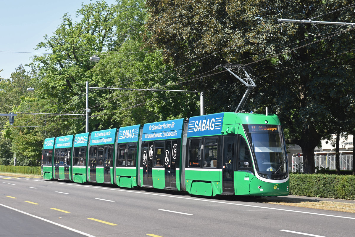 Be 6/8 Flexity 5039, auf der Linie 8, fährt zur Haltestelle Aeschenplatz. Die Aufnahme stammt vom 01.07.2018.